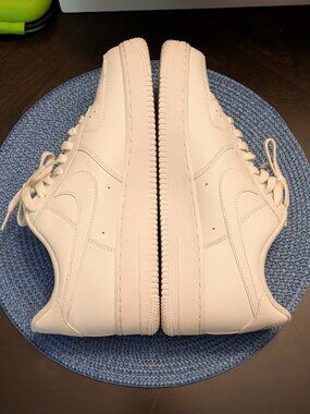 O1 NIKE AIR FORCE 1 Triple White Sneakers